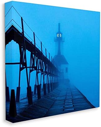 James McLoughlin tarafından tasarlanan Sis Mavisi Kıyı Fotoğrafındaki Stupell Industries Deniz Feneri Duvar Sanatı,
