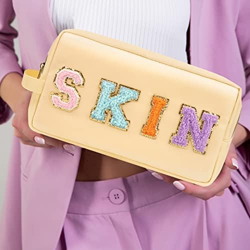 Kadın Kızlar için UIXIZQ Preppy Naylon Kozmetik Çantası Cilt Kılıfı, Şönil Mektup Yamaları ile Taşınabilir Makyaj